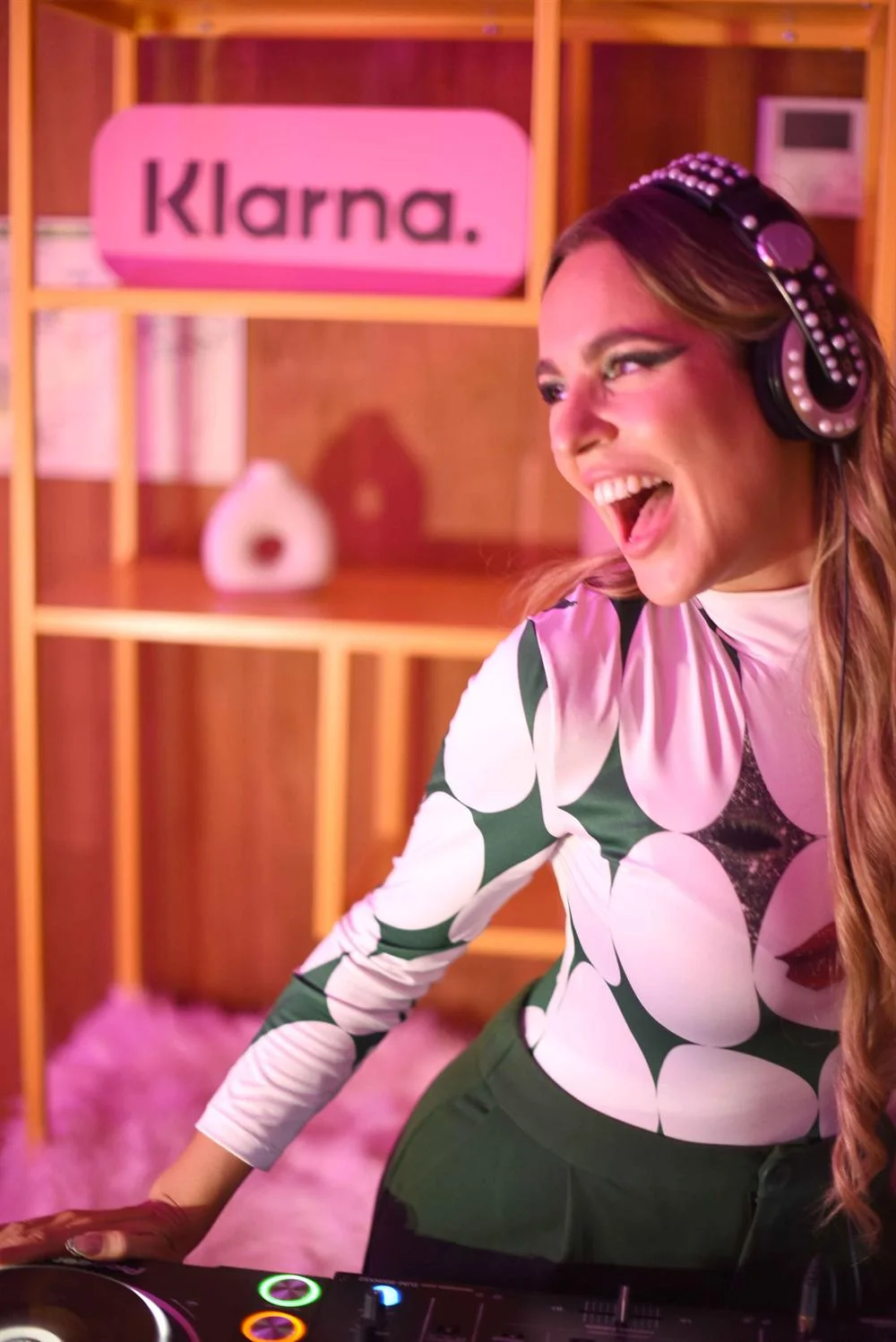 Luceral durante una actuación como DJ